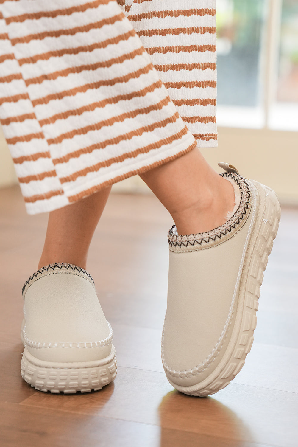 White Contrast Stitch Detail Faux Suede PU Patchwork Plush Winter Clog Slippers